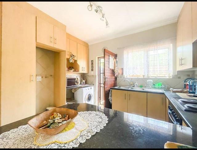 2 BEDROOM TOWNHOUSE FOR SALE IN BRENTWOOD